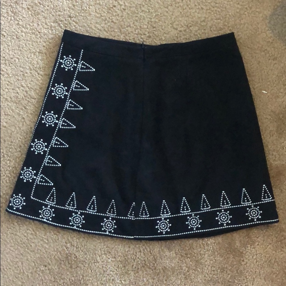 LF black skirt - Picture 2 of 3